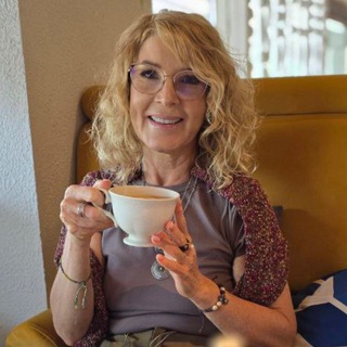 Логотип @code2women - Код Женщины🍎40+