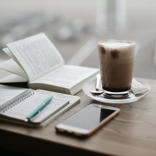 Логотип @coffee_at_noon - Кофе в полдень | Стихи Поэзия Лирика Аудиостихи