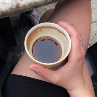 Логотип @coffee_i_paradnaya - Кофе и Парадные