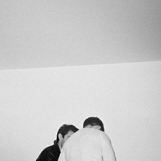 Логотип @coffht - ночное поглощение кофеина