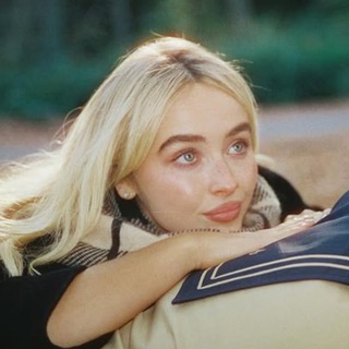 Логотип @comfortbrina - je t'aime sabrina carpenter. 🐾