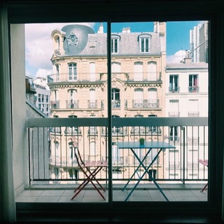 Логотип @commeenfrance - Comme en France