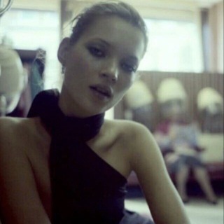 Логотип @completemessy - complete mess