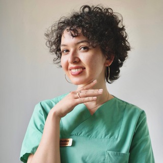 Логотип @cosmolemilash - Дурдона - кудрявый косметолог