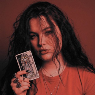 Логотип @cozycornerofonewitch - Уютный уголок ведьмы 🌿