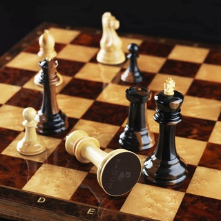 Логотип @crazychess - Чахматный Шат