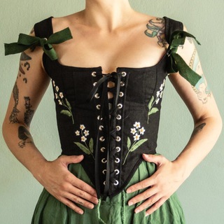 Логотип @creativeclothes - Creative clothes.