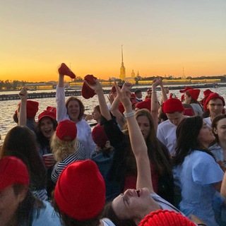 Логотип @cruisekusto - Они захватили кораблик