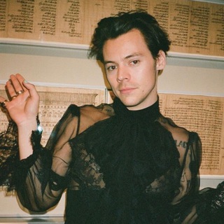 Логотип @crumbsofharrystyles - Крошки в кармане Гарри Стайлса