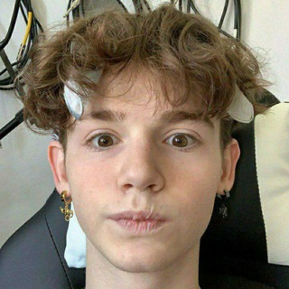 Логотип @crushhere - краши только тут