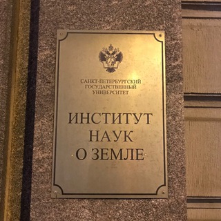 Логотип @crvenihcvetovaspb - црвених цветова