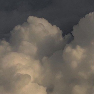 Логотип @cryingfebruary - плачущий февраль..