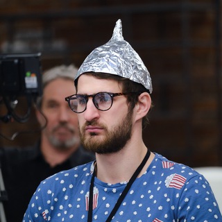 Логотип @curious_ivan - Любопытный Иван