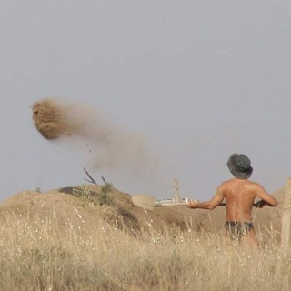 Логотип @d_revinsky - Стою на асфальте, в лыжи обутый