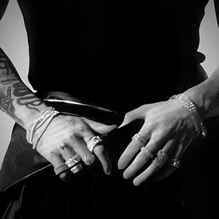 Логотип @daddycanaii - твой итальянец.