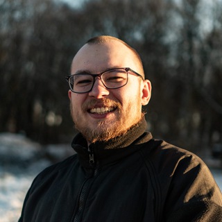 Логотип @dailykek - Біленко