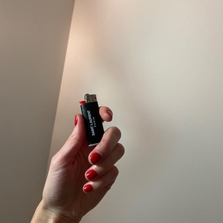 Логотип @dailyplease - DailyPlease