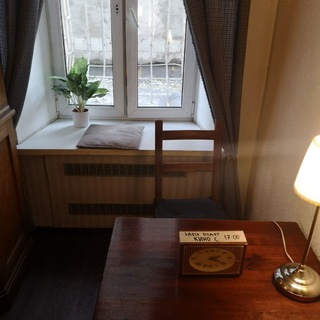 Логотип @damngoodmovie - воскресный киноклуб!