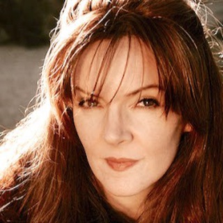 Логотип @danaashlieofficial - Dana Ashlie