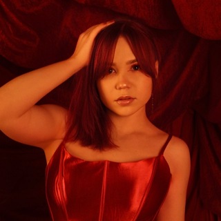 Логотип @danceagniluc - рыже-красненькая