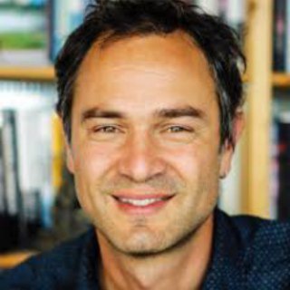 Логотип @danieleganser_mv - Daniele Ganser - Historiker und Friedensforscher - Themen: Frieden, Energie, Krieg, Terror und Medien.