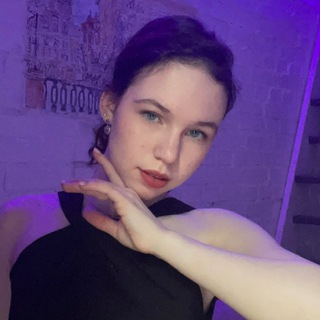 Логотип @daniellaemiliya - Читающий писатель