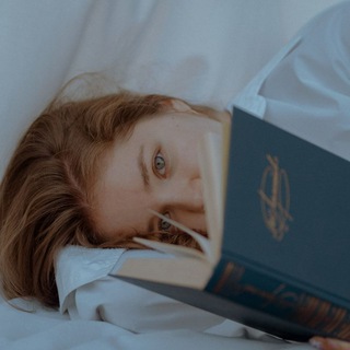 Логотип @dara_about_books - Даша о книгах✨️📚