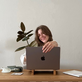 Логотип @dari_mayak - даша х море немецкого