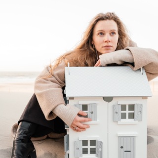 Логотип @dariaboutimmigration - Дари об иммиграции