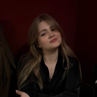 Логотип @darieess - dari'es v.🪽