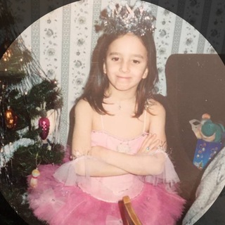 Логотип @dariianazarova - Любознательная Даша