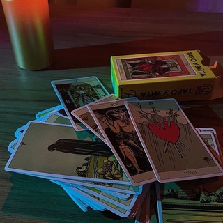 Логотип @darvintwb - lampviq