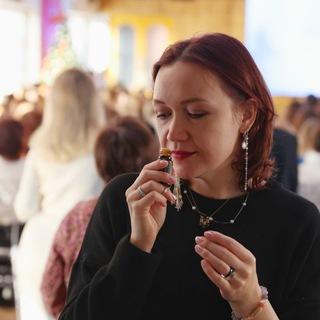 Логотип @dary_zemli - Мирра / Женственность, осознанность и энергии Предметы силы Энергопрактики Аромапсихология Игра в Бисер