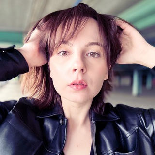 Логотип @dasha_with_books - Даша и много букв ⚡️