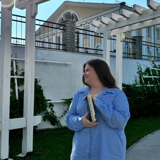 Логотип @dashabookslover - Даша букславер 💛 Books and Life