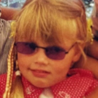 Логотип @dashatuzovskaya - даша тузовская телеграм чэннэл