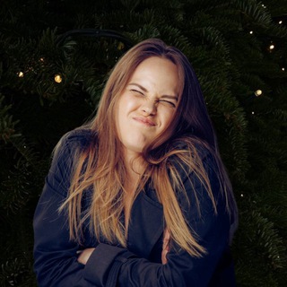 Логотип @davaipocmotrim - обсудим