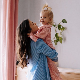 Логотип @dekretnaya_diana - Декретная Диана