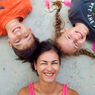 Логотип @delaemvmecte - Дети учатся сами. Эмиграция и образование