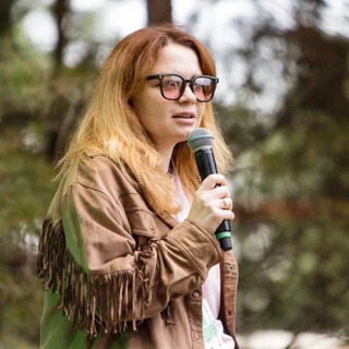 Логотип @delai_bystro - МАРКЕТОЛОГИЧКИ 👠