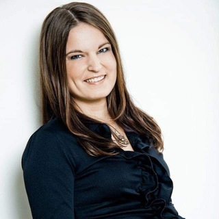 Логотип @deliaarnold - Delia Arnold 🦅