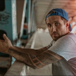 Логотип @den_marinkin - Дэн Маринкин