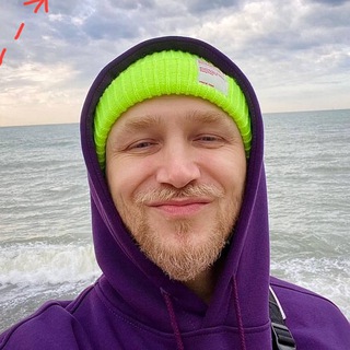 Логотип @den_sber - типичный дизайнер из Сбера