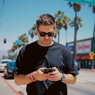 Логотип @denreulive - Denis Byhovsky печатает...