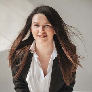 Логотип @derevenschina_kinolog - Derevenschina_kinolog