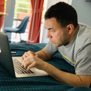 Логотип @derunets - Человек Д