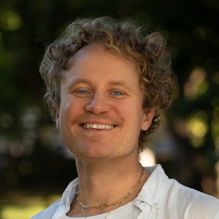 Логотип @design_with_love - Сергей Жестерев про деньги и дизайн