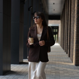 Логотип @designbyvi - Дизайн интерьера by Vi✨