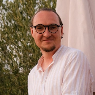 Логотип @designer_konstantin_yugatov - Константин Югатов Архитектор Дизайн интерьера Черногория Сербия Москва проект дома ремонт