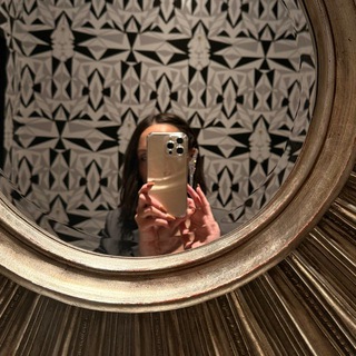 Логотип @designerneversleeps - Дизайнер по ночам не спит